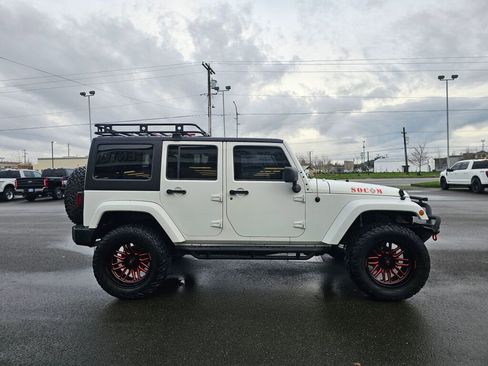 Used 2018 Jeep Wrangler Unlimited Sahara image 5