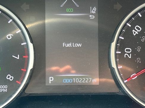 Used 2021 Toyota RAV4 XLE FWD image 22