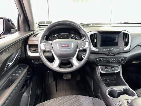Certified 2022 GMC Terrain SLE w/ Driver Convenience Package image 2