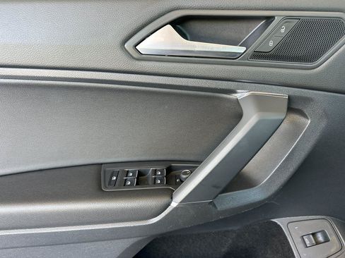 Used 2020 Volkswagen Tiguan SEL w/ 3rd Row Seat Package AWD/4WD image 10
