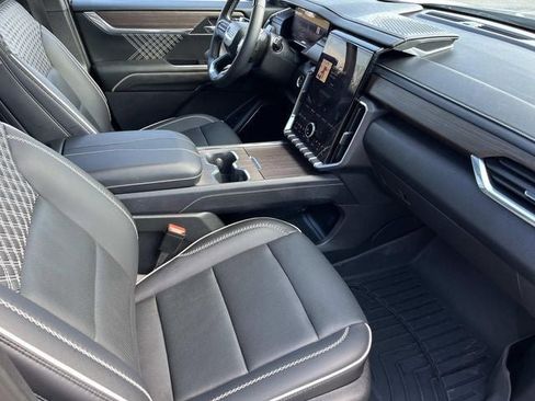 Used 2025 GMC Acadia Denali w/ Super Cruise Package image 25