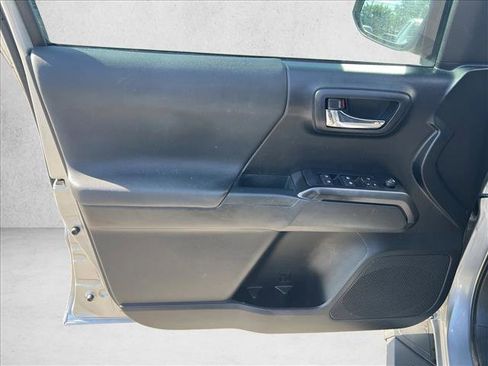 Certified 2019 Toyota Tacoma TRD Sport image 10