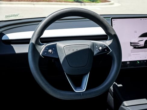Used 2025 Tesla Model 3 Long Range RWD image 6