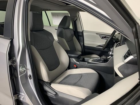 Used 2022 Toyota RAV4 XLE w/ Convenience Package image 35