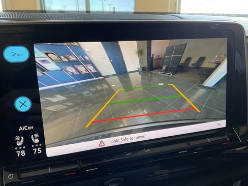 Used 2024 Volkswagen Atlas Cross Sport SE image 16