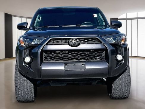 Used 2018 Toyota 4Runner SR5 AWD/4WD image 2