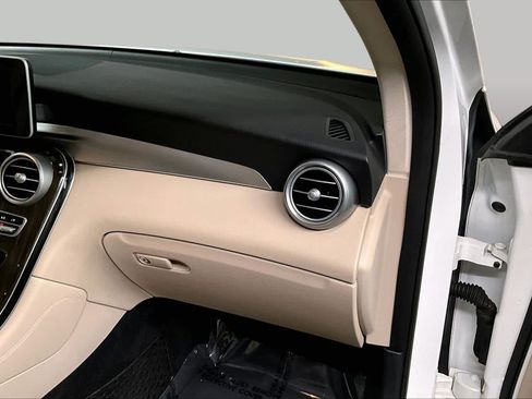 Used 2017 Mercedes-Benz GLC 300 4MATIC image 19