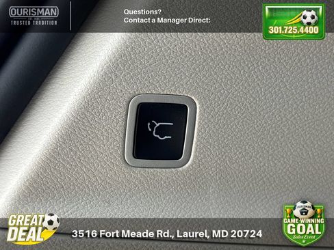 Used 2023 Chrysler Pacifica Touring-L FWD image 21