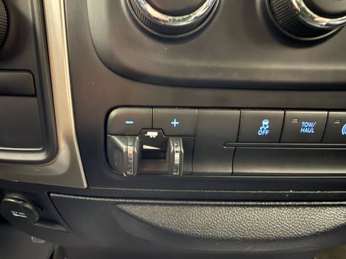 Used 2015 RAM 2500 SLT w/ Luxury Group image 19