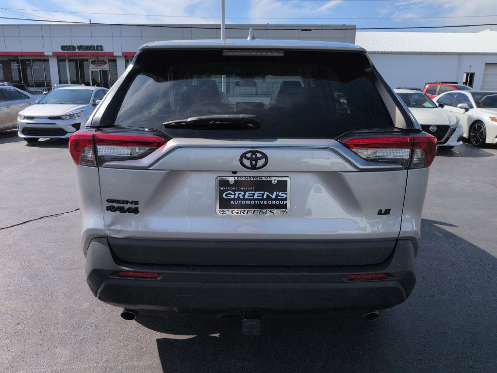 Used 2022 Toyota RAV4 LE FWD image 4
