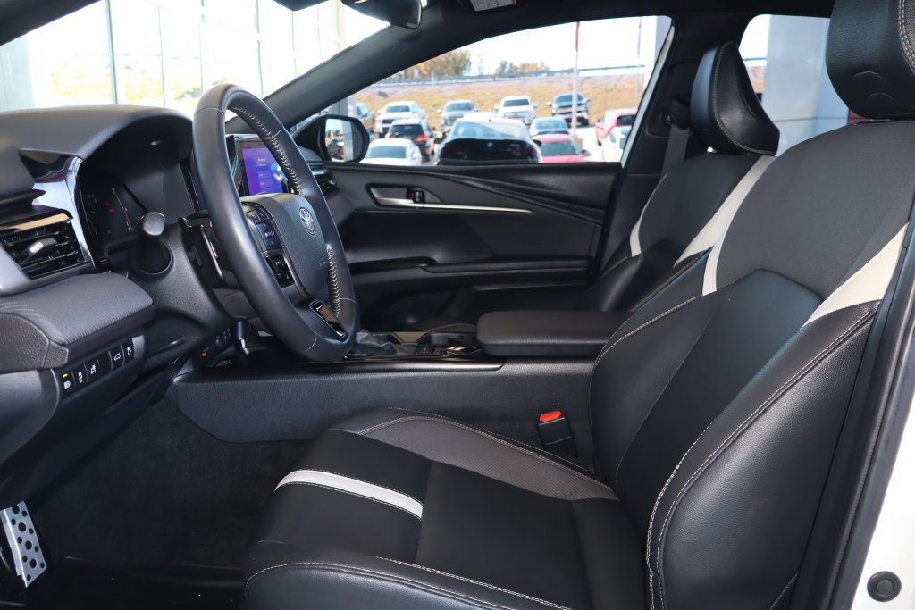 Used 2025 Toyota Camry SE FWD image 14