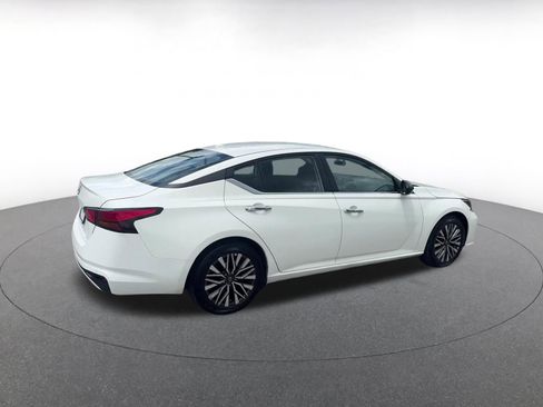 Used 2025 Nissan Altima 2.5 SV FWD image 14