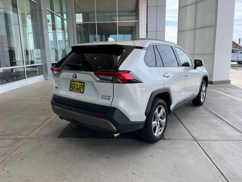 Used 2019 Toyota RAV4 Limited AWD/4WD image 3