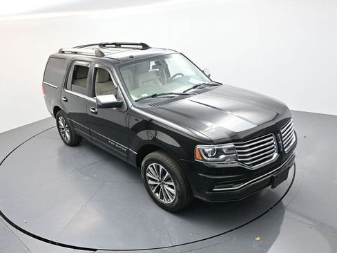 Used 2017 Lincoln Navigator Select image 19