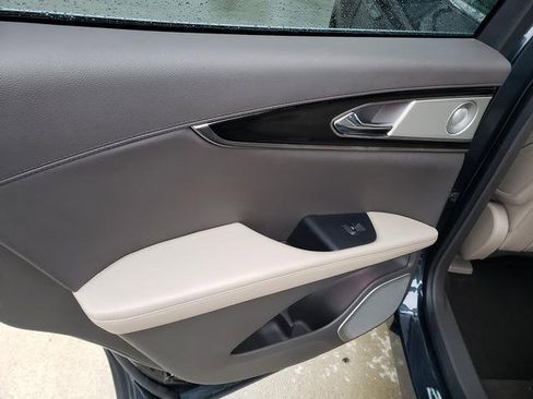 Used 2022 Lincoln Nautilus Reserve w/ Equipment Group 202A image 16