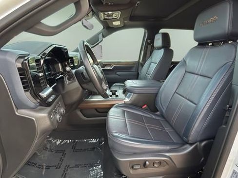 Used 2024 Chevrolet Silverado 2500 High Country w/ High Country Premium Package image 17