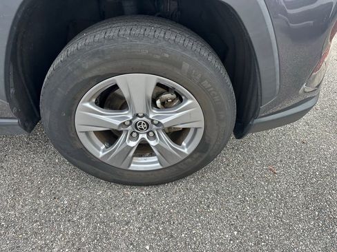 Used 2022 Toyota RAV4 XLE image 4