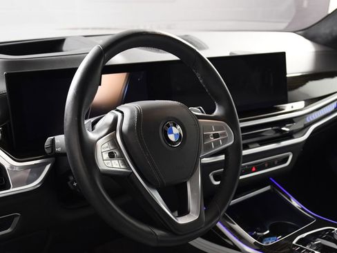 Used 2024 BMW X7 xDrive40i w/ Premium Package image 13