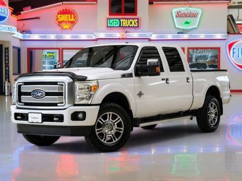 Used 2016 Ford F350 Platinum w/ FX4 Off-Road Package AWD/4WD image 2