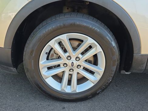 Used 2017 Ford Explorer XLT image 9