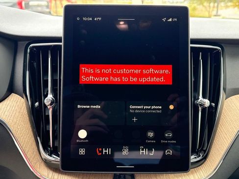 New 2026 Volvo XC60 B5 Plus w/ Climate Package image 22