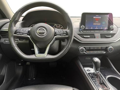Used 2024 Nissan Altima 2.5 SR FWD image 10