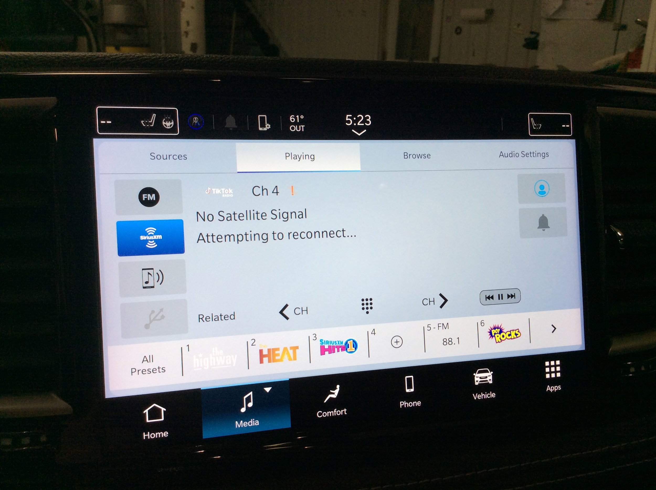 Used 2024 Chrysler Pacifica Touring-L AWD/4WD image 28