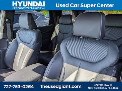Used 2025 Hyundai Palisade Calligraphy FWD image 3