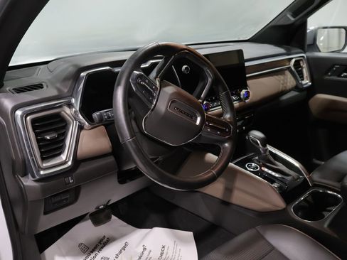 Used 2024 GMC Canyon Denali image 16