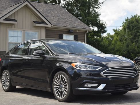Used 2017 Ford Fusion SE w/ Fusion SE Technology Package AWD/4WD image 4