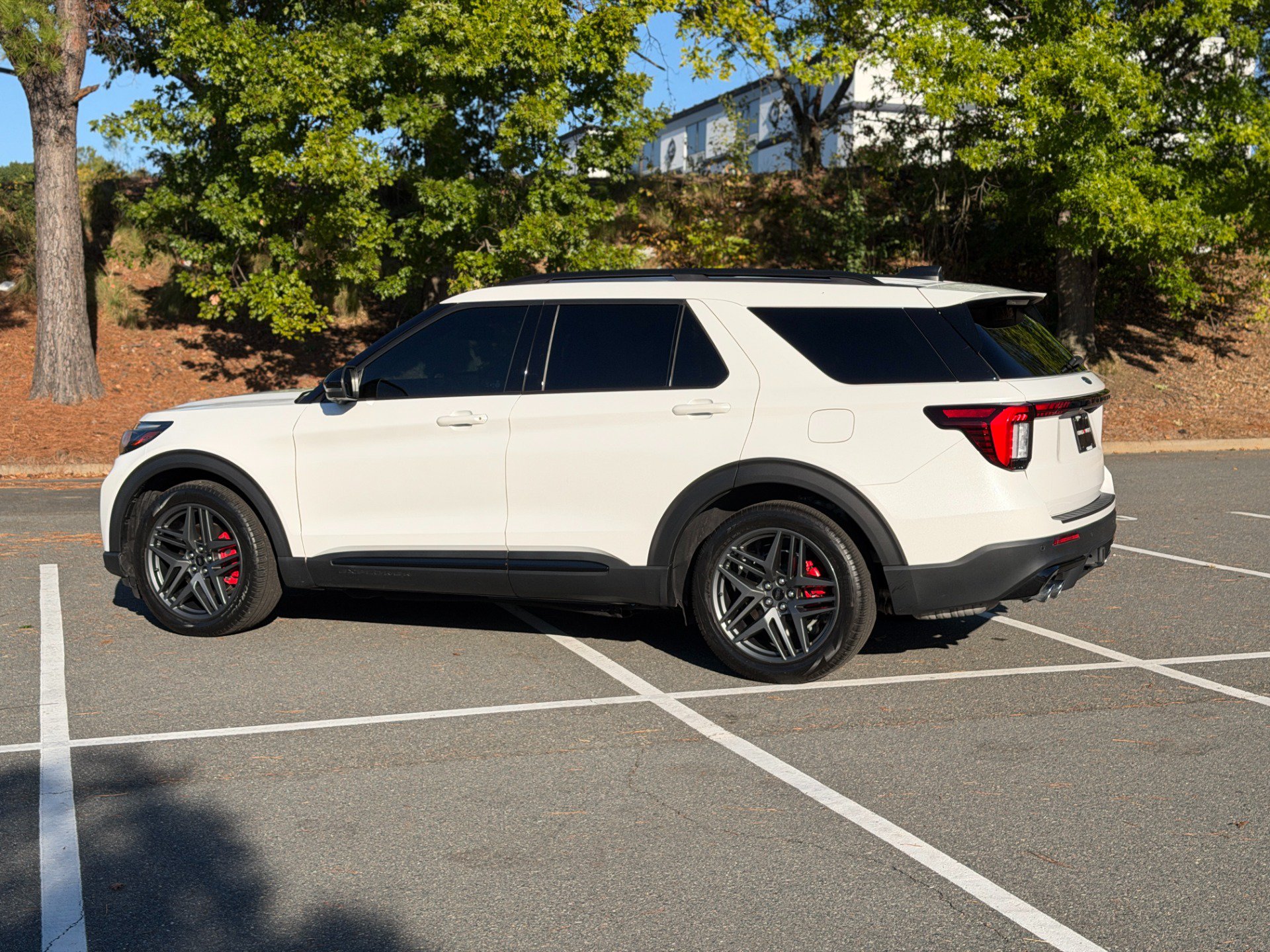 Used 2025 Ford Explorer ST AWD/4WD image 7