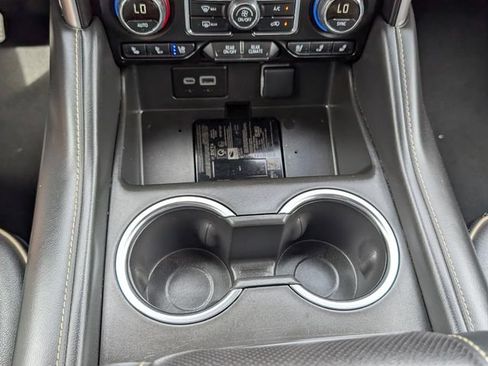 Used 2024 Chevrolet Suburban Premier RWD image 10
