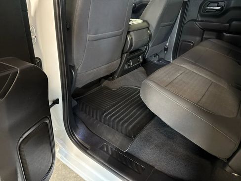 Used 2020 Chevrolet Silverado 1500 LT image 32