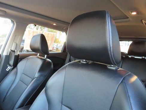 Used 2021 Nissan Rogue SL w/ Premium Package image 16