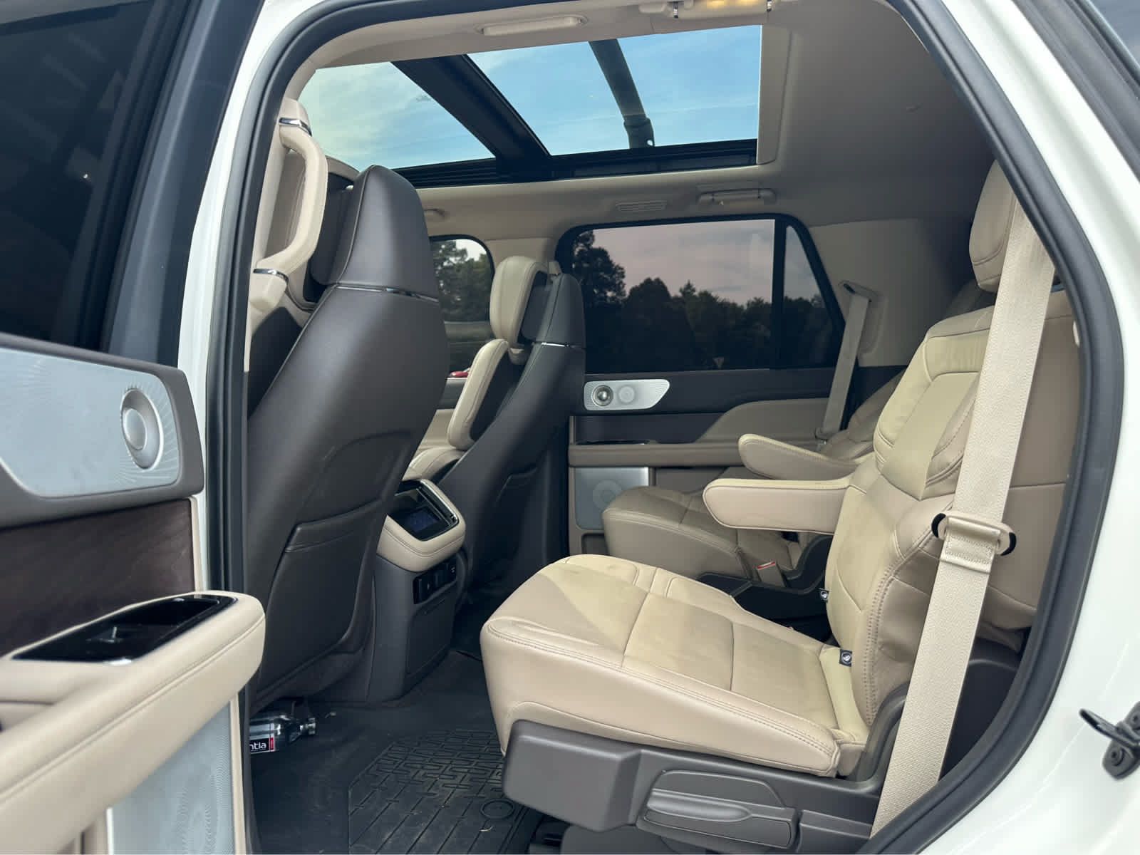Used 2024 Lincoln Navigator Reserve AWD/4WD image 15