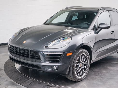 Used 2018 Porsche Macan S image 9