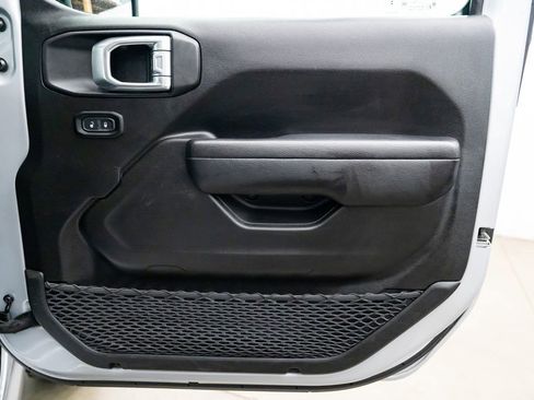 Used 2024 Jeep Wrangler Unlimited image 27