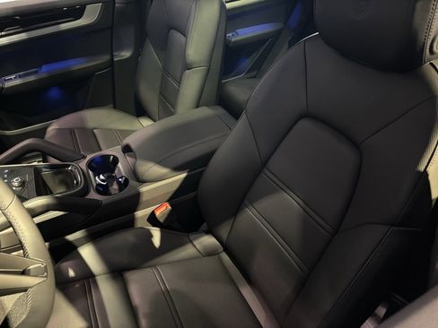 Certified 2026 Porsche Cayenne Coupe image 5