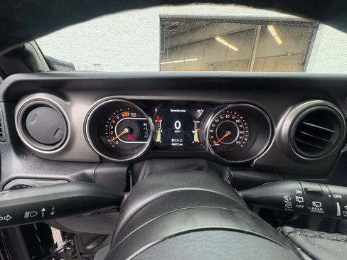 Used 2022 Jeep Wrangler Sport AWD/4WD image 13