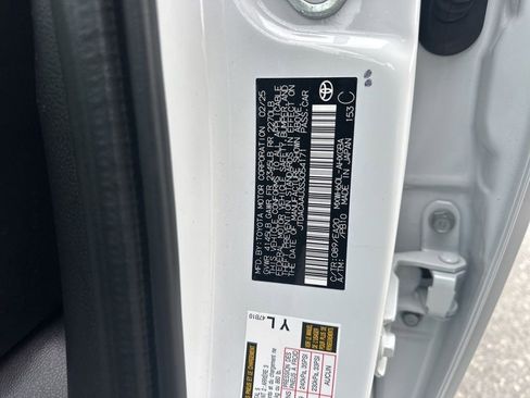 Used 2025 Toyota Prius XLE image 34