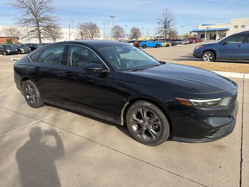 Used 2023 Honda Accord EX image 7