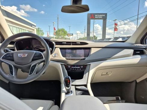 Used 2017 Cadillac XT5 Luxury FWD image 21