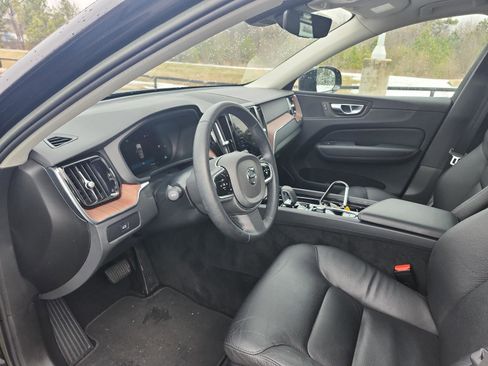 Used 2023 Volvo XC60 B5 Plus image 14