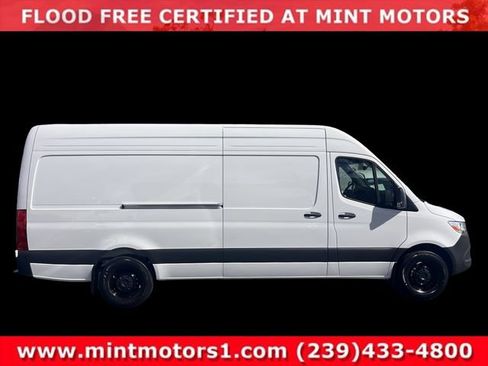 Used 2025 Mercedes-Benz Sprinter 2500 image 2