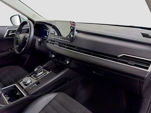 Used 2024 Mitsubishi Outlander SE Black Edition image 30