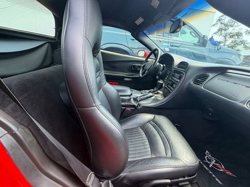 Used 2004 Chevrolet Corvette Coupe w/ Preferred Equipment Group RWD image 12
