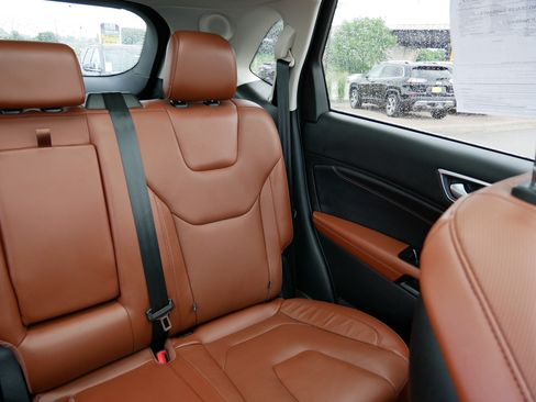 Used 2017 Ford Edge Titanium w/ Equipment Group 301A AWD/4WD image 14