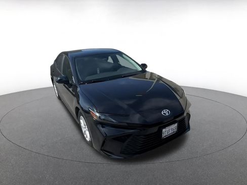 Used 2025 Toyota Camry LE image 3