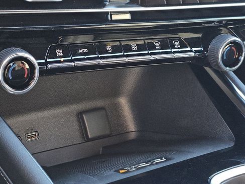 New 2026 Chevrolet Traverse High Country image 17