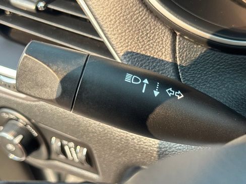 Used 2019 Jeep Cherokee Latitude Plus w/ Cold Weather Group AWD/4WD image 36
